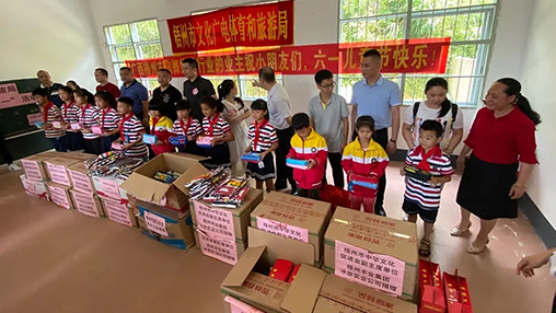 愛心回饋 筑夢教育 | 百裕集團以行動助力公益，點亮童真夢想！