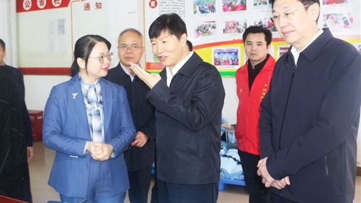 廣西壯族自治區(qū)黨委委員、常委、副書記劉小明蒞臨百裕集團(tuán)環(huán)江車間調(diào)研