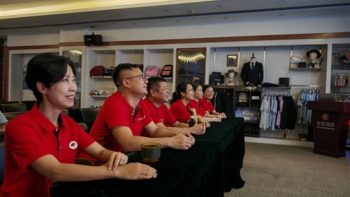 共鑄民族魂 同筑強(qiáng)國(guó)夢(mèng)|百裕集團(tuán)組織觀(guān)看九三閱兵儀式